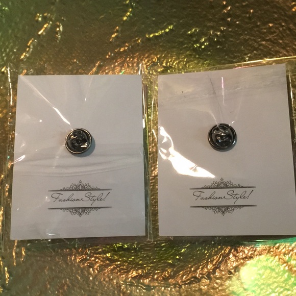 Set of Tina & Louise from Bob’s Burgers pins NWT - Picture 4 of 7